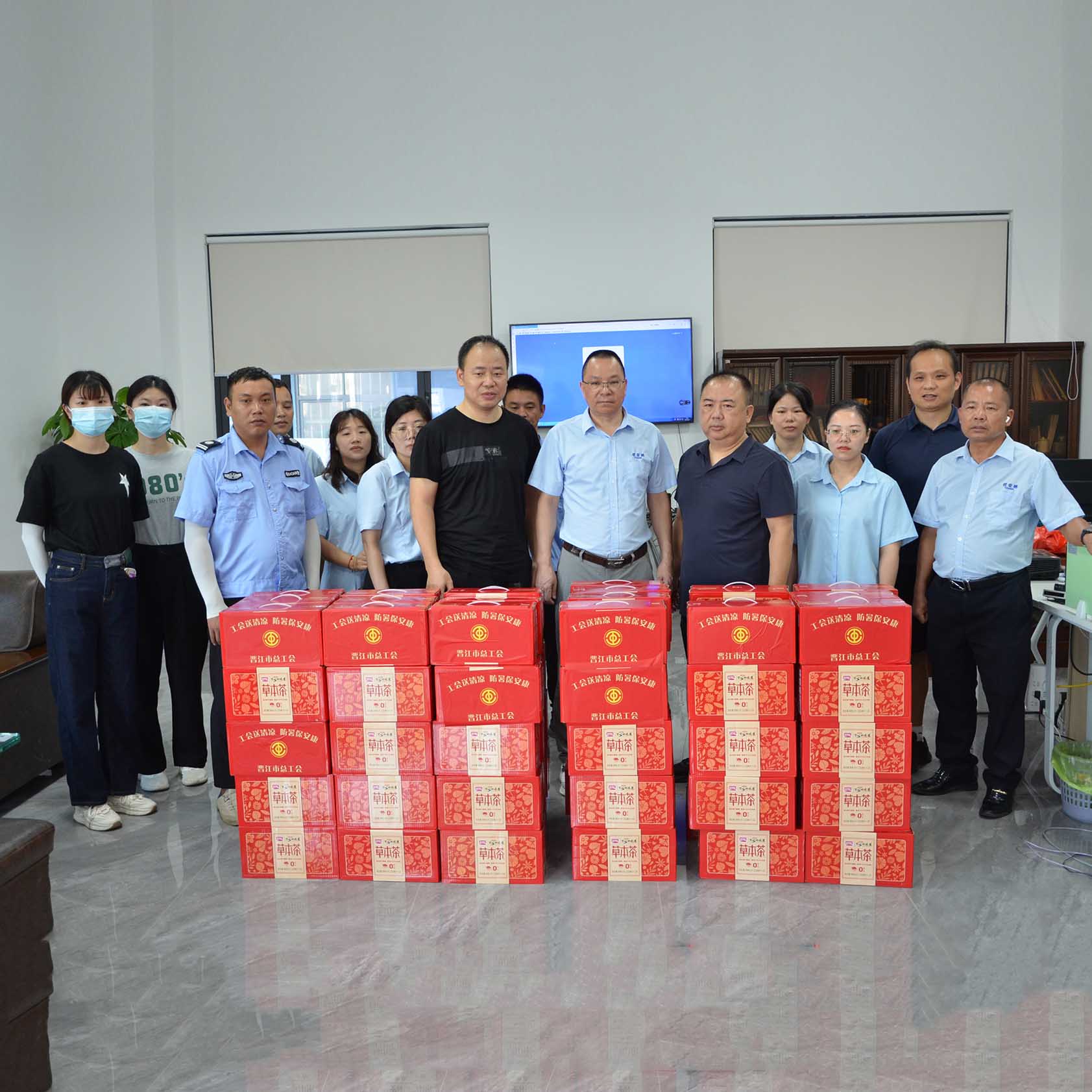 清涼關懷至優(yōu)安納，工會助力戰(zhàn)高溫